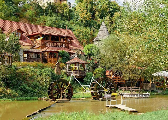 Bilya Richky Hotel Кам'янець-Подільский